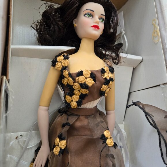 Ashton Drake Gene Marshall Madra Lord ‘Moulin Noire’ Fashion Doll • Limited Edit - Picture 3 of 10
